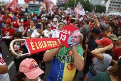 Lula da Silva moviliza a sus bases con marchas en varias ciudades de Brasil antes de las elecciones