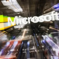 Microsoft se compromete a mantener sus futuros modelos de IA bajo control humano