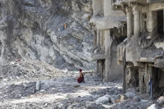 Nepal necesita más de 4.700 millones para la reconstrucción del país tras la riada, según sus cálculos