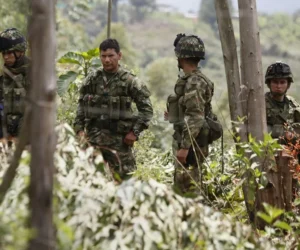 Juez ordena al Gobierno de Colombia suspender bombardeos si hay menores en zonas de grupos armados