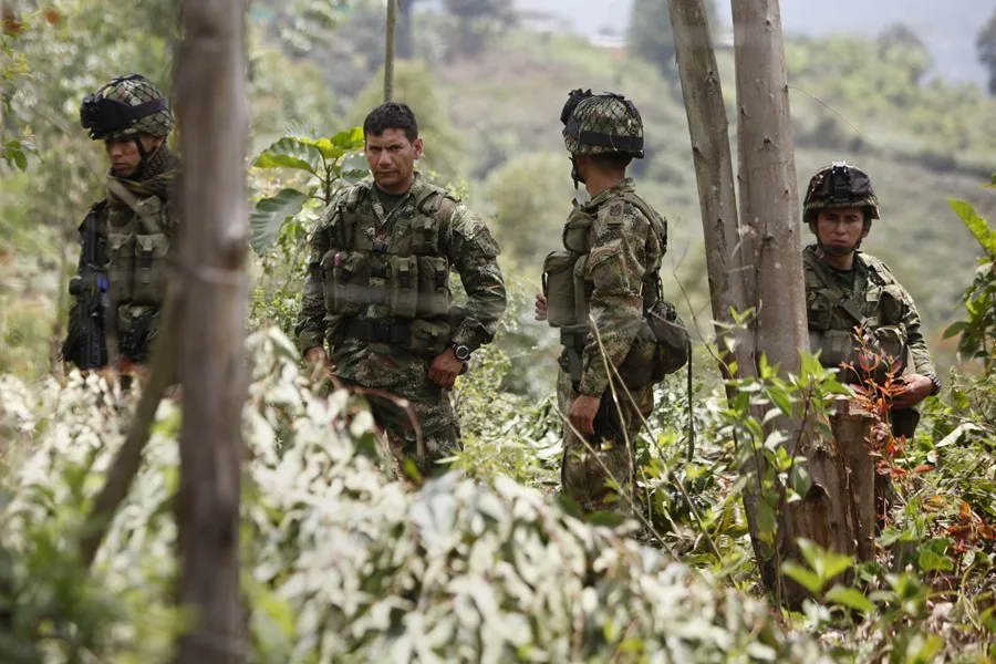 Juez ordena al Gobierno de Colombia suspender bombardeos si hay menores en zonas de grupos armados