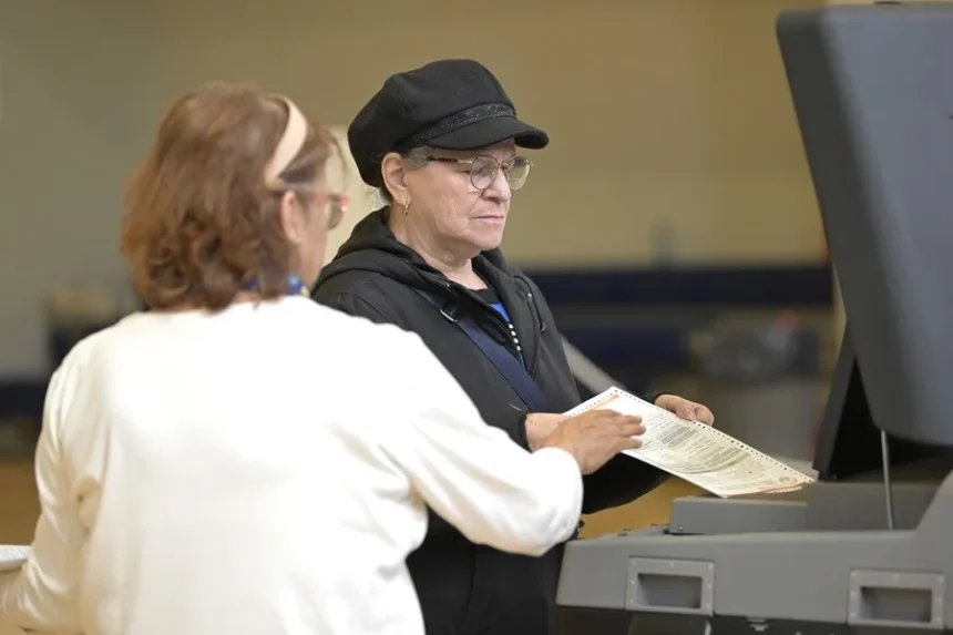 El Gobierno de Trump pide por tercera vez al Supremo restringir el voto por correo