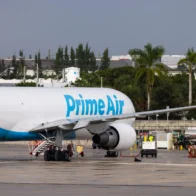Demandan a Amazon por el accidente de un avión de carga que dejó cinco muertos en Miami