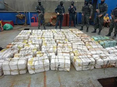 Honduras se incauta de varios fardos con cocaína y captura a 5 colombianos y 6 hondureños