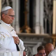 Papa León XIV afirma que la Iglesia debe ayudar a víctimas de abusos
