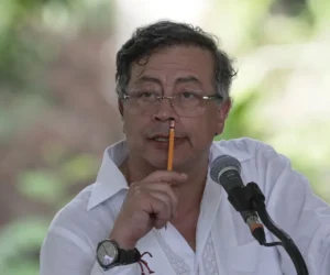 Petro dice que denunció a De la Espriella ante la CPI por persecución política
