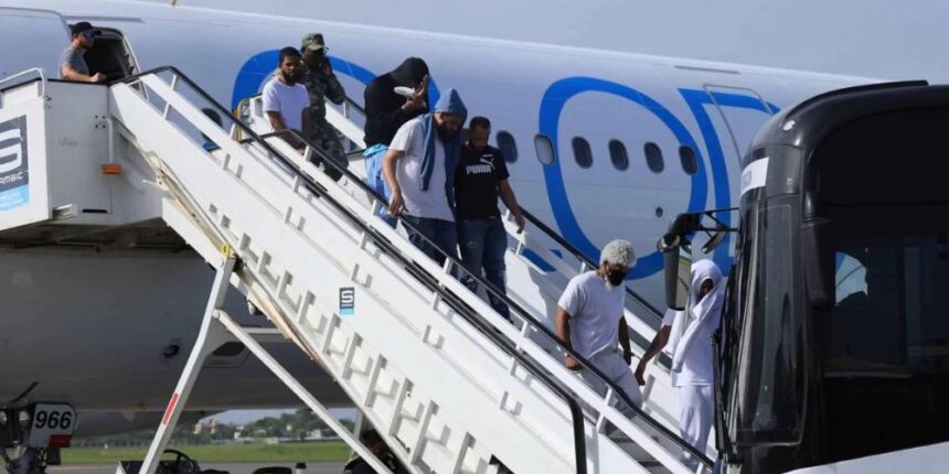 Guardia Costera de EE. UU. repatria a 51 migrantes