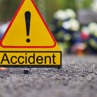 Accidente Nagua deja muertos a padre e hijo tras impactar vehículo contra un poste
