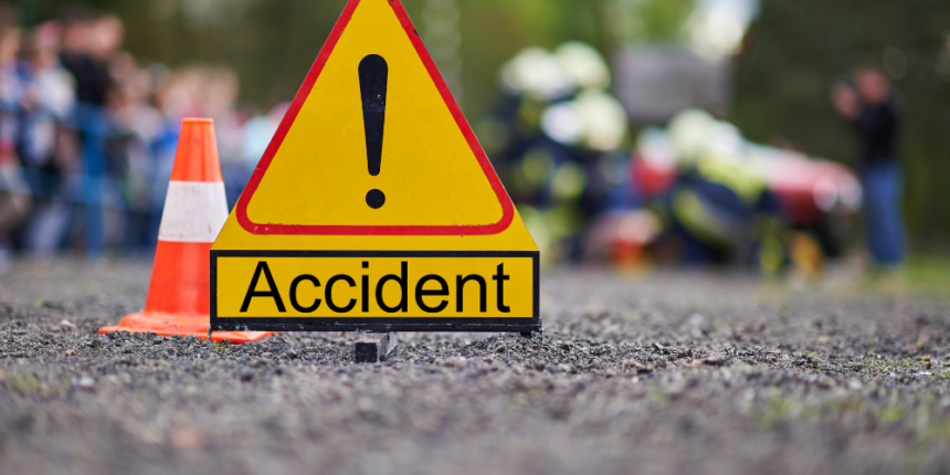 Accidente Nagua deja muertos a padre e hijo tras impactar vehículo contra un poste