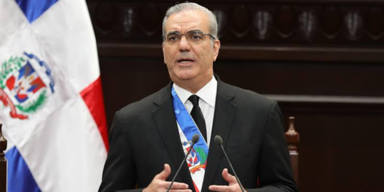 Abinader y altas personalidades acuden al velatorio del padre de los periodistas Dani y Colombia