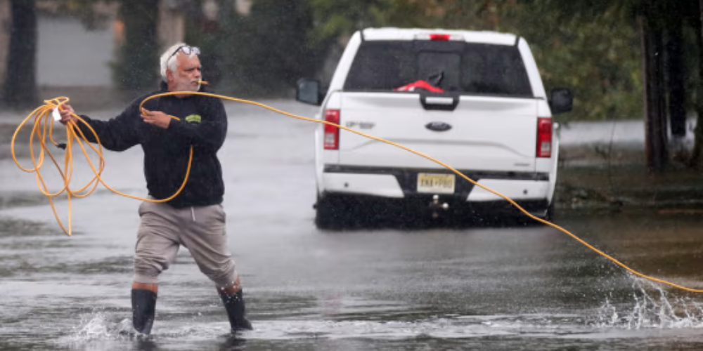 Tormenta golpea el noreste de EEUU y deja miles sin electricidad