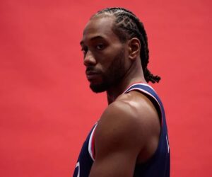 Kawhi Leonard renueva con los Raptors hasta 2028
