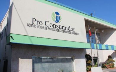 Pro Consumidor interviene en conflicto por retiro de verifones en estaciones de combustibles.