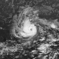 Huracán Nolo se intensifica y avanza hacia Hawái con riesgo de lluvias catastróficas.