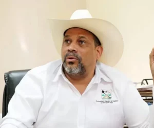 Santiago Riverón afirma que haitianos “solo sirven para recoger la basura”
