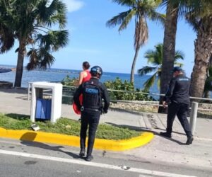 DICRIM investiga denuncia por sustracción de mochila a pareja de ambientalistas checos en el Malecón