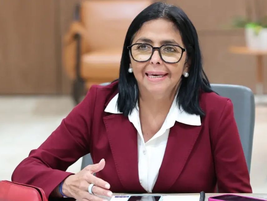 Delcy Rodríguez ordena el desbloqueo de otro grupo de portales web en Venezuela en atención al diálogo