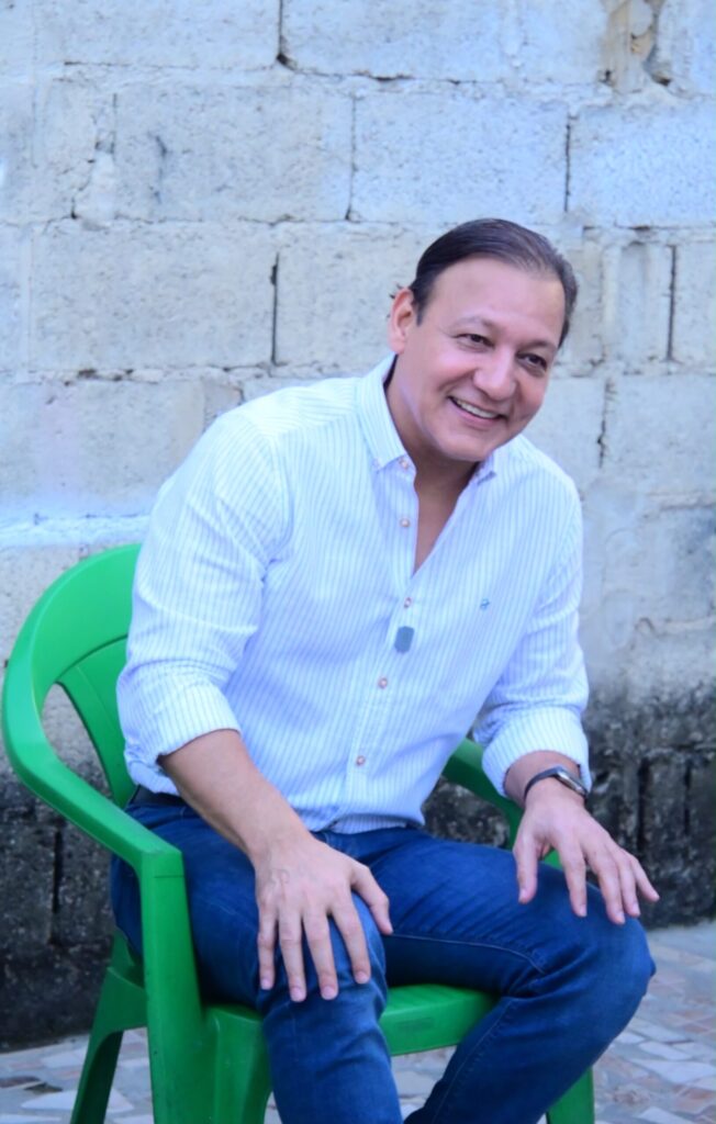 Abel Martínez plantea reformar la educación y fomentar el emprendimiento para superar la pobreza