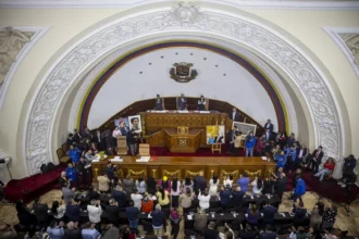 Parlamento de Venezuela activa comisión para renovar el Supremo venezolano