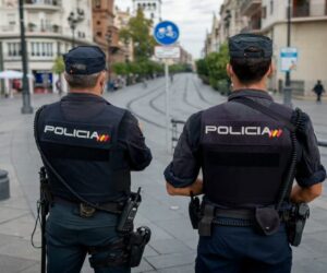 Policía española despliega operación contra presunta red dominicana dedicada a documentos falsos