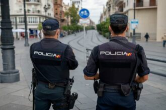 Policía española despliega operación contra presunta red dominicana dedicada a documentos falsos