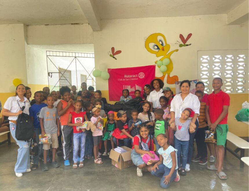 Club Rotaract San Cristóbal lleva alegría y útiles escolares a niños de La Suiza