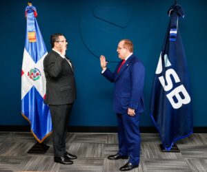 Magín Díaz juramenta a Enmanuel Cedeño Brea como nuevo superintendente de Bancos