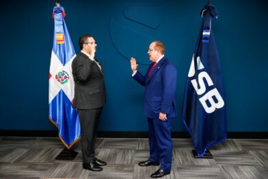 Ministro Magín Díaz juramenta a Enmanuel Cedeño Brea como nuevo superintendente de Bancos