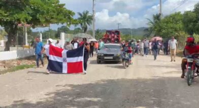 Comunitarios de Barraquito marchan por arreglo de calles, acueducto y otras reivindicaciones