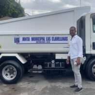 Distrito Municipal Las Clavellinas celebra la llegada de dos camiones recolectores de basura