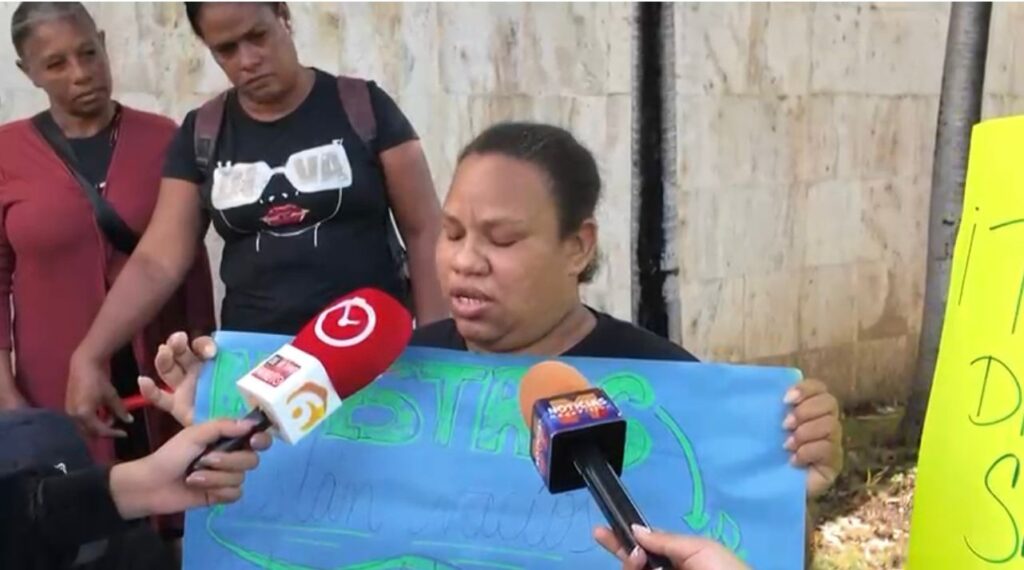 Conserjes y personal de apoyo advierten paralizarán labores en escuelas en reclamo de aumento salarial