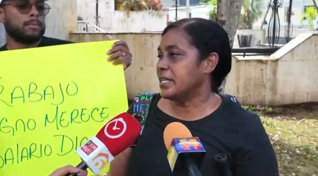 Conserjes y personal de apoyo advierten paralizarán labores en escuelas en reclamo de aumento salarial