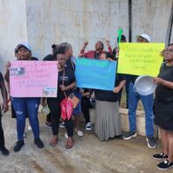 Conserjes y personal de apoyo advierten paralizarán labores en escuelas en reclamo de aumento salarial
