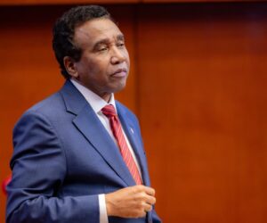Félix Bautista deposita proyecto para eliminar el método D’Hondt