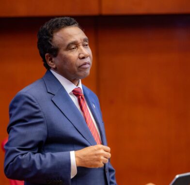 Félix Bautista deposita proyecto para eliminar el método D’Hondt