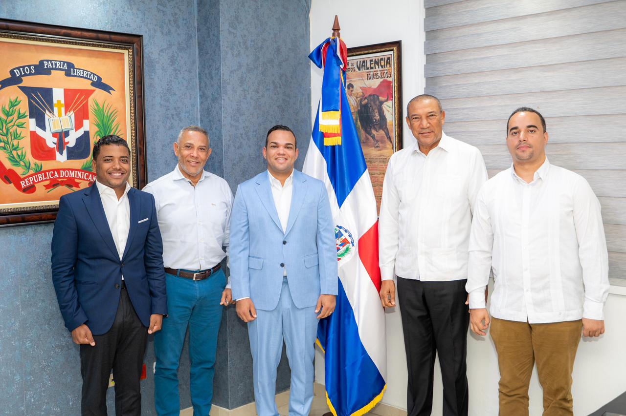 Elmerk Jonas se reúne con senadores y anuncia preparación del primer Foro Legislativo Plus