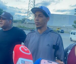 Hombre se entrega a la Policía tras ser vinculado a asalto contra un agente policial y militar en Santiago