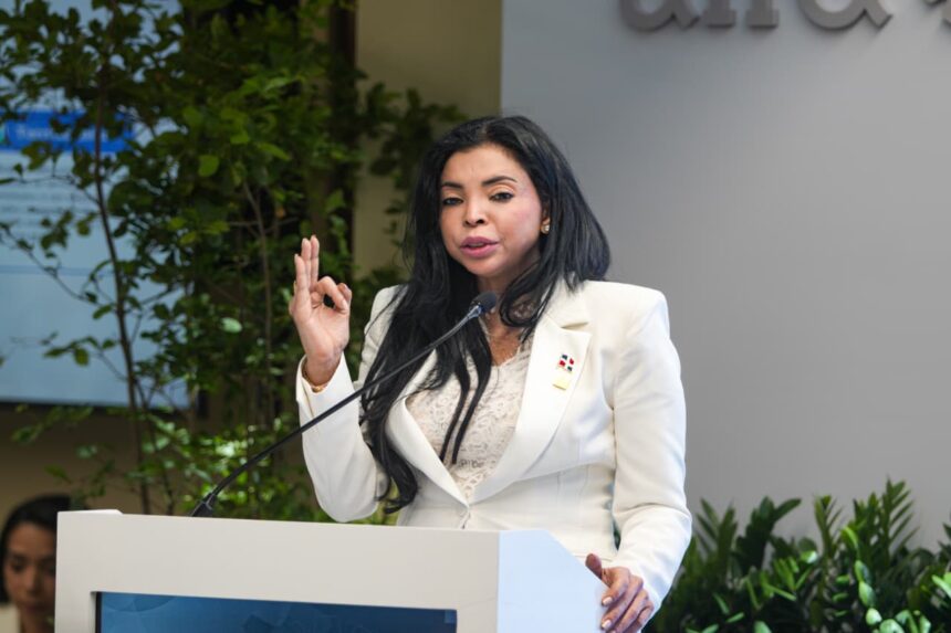 Yeni Berenice aborda con industriales implicaciones del nuevo Código Penal para las empresas