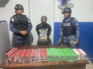 Policía apresa hombre con más de 9,000 cigarrillos ilegales en Las Matas de Farfán