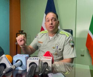 DIGESETT apunta a velocidad no prudente tras yipeta perder el control, derribar postes y dejar cuatro heridos en Santiago