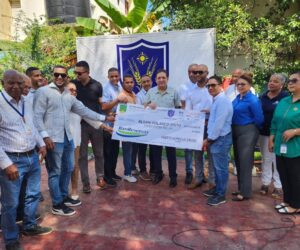 Alcalde Eberto Núñez da primer picazo para construir glorieta en parque de Los Maestros en Bonao