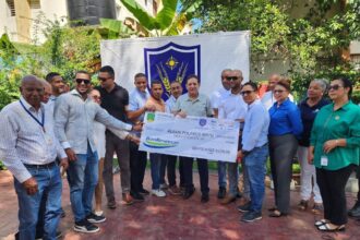 Alcalde Eberto Núñez da primer picazo para construir glorieta en parque de Los Maestros en Bonao