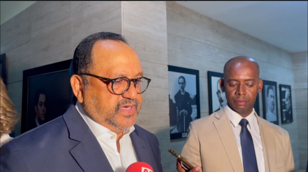 Antoliano Peralta presenta su libro “Después de Trujillo” sobre la historia dominicana