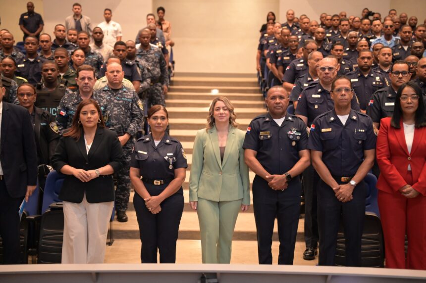 Policía Nacional y Ministerio de la Mujer movilizan a 300 hombres para prevenir violencia contra las mujeres