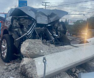 Accidente Santiago: yipeta derriba dos postes eléctricos y provoca explosiones en la avenida Estrella Sadhalá