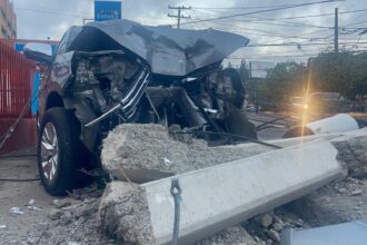 Accidente Santiago: yipeta derriba dos postes eléctricos y provoca explosiones en la avenida Estrella Sadhalá