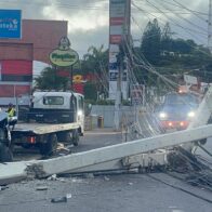 Accidente Santiago: “Yo pensé que había temblado la tierra”; jeepeta derriba postes y provoca explosiones