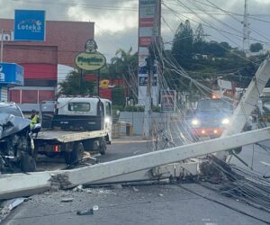 Accidente Santiago: “Yo pensé que había temblado la tierra”; jeepeta derriba postes y provoca explosiones