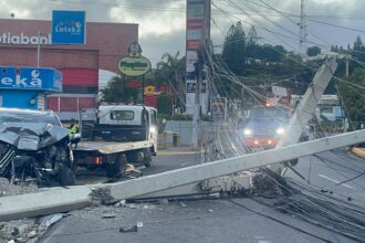 Accidente Santiago: “Yo pensé que había temblado la tierra”; jeepeta derriba postes y provoca explosiones