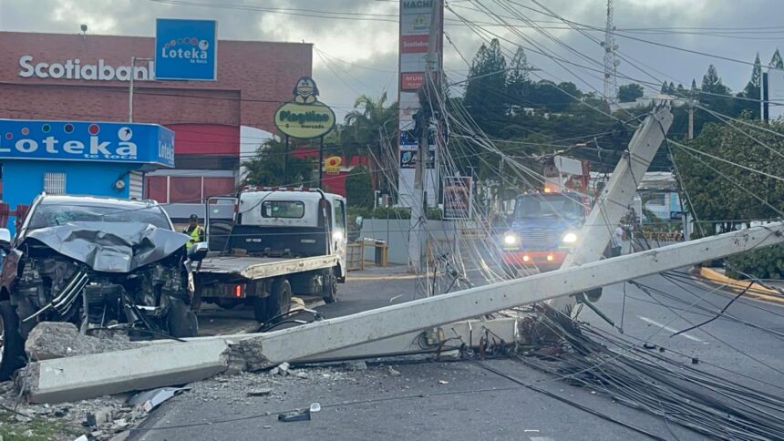 Accidente Santiago: “Yo pensé que había temblado la tierra”; jeepeta derriba postes y provoca explosiones